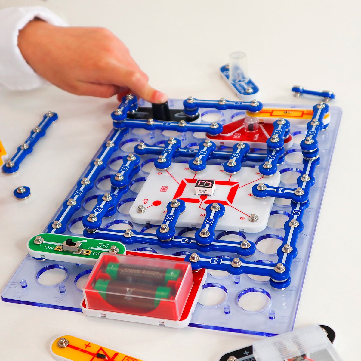 Photo of Конструктор електронний DOKA Школа 999+ схем