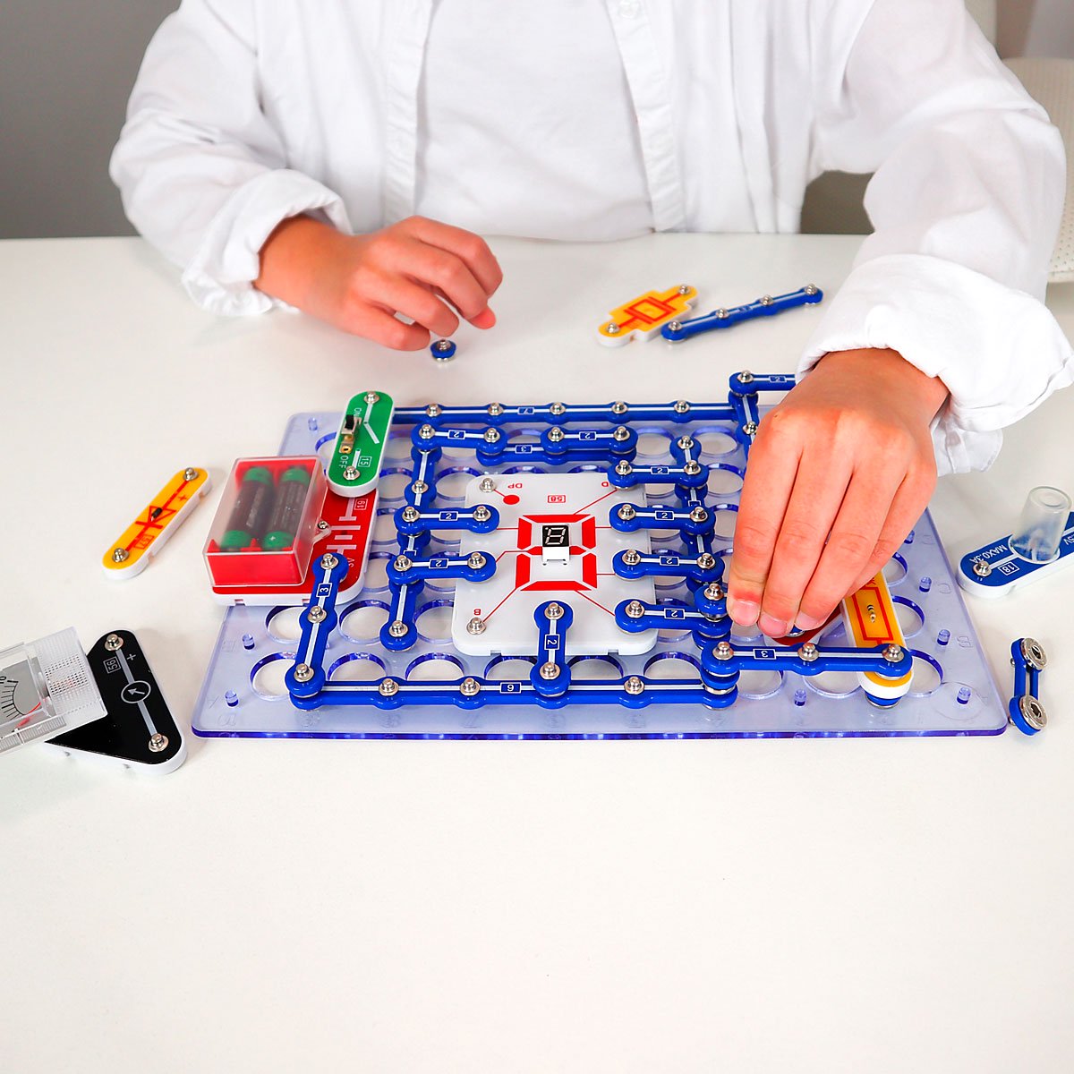 Photo of Конструктор електронний DOKA Школа 999+ схем