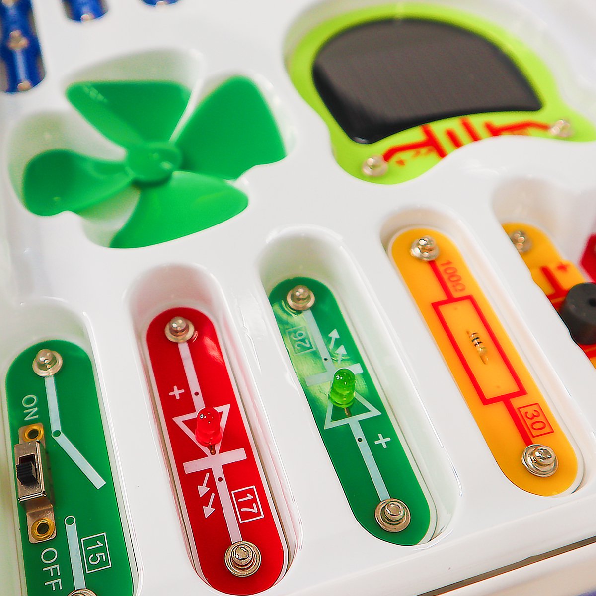 Photo of Конструктор електронний DOKA Альтернативна енергія (50 схем)