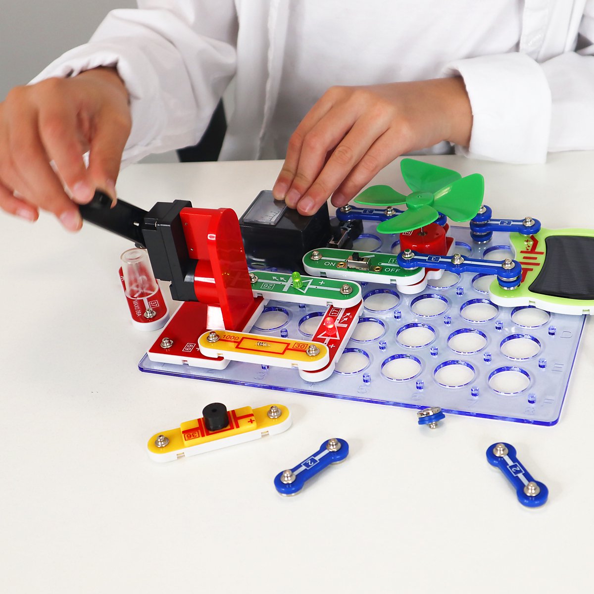 Photo of Конструктор електронний DOKA Альтернативна енергія (50 схем)