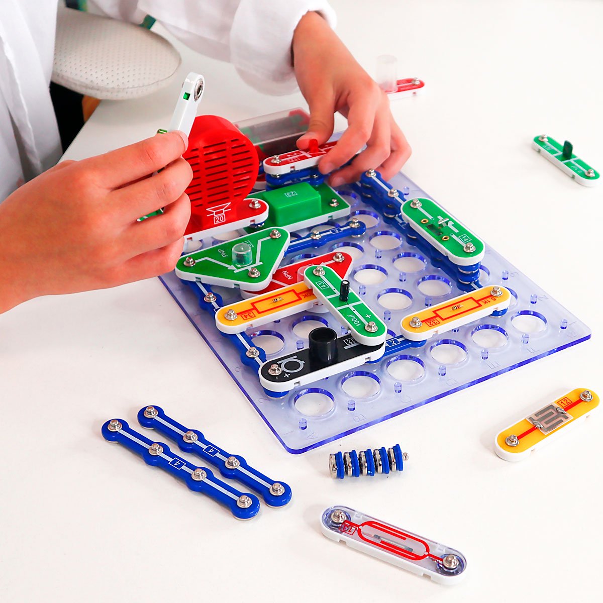 Photo of Конструктор електронний DOKA 320 схем