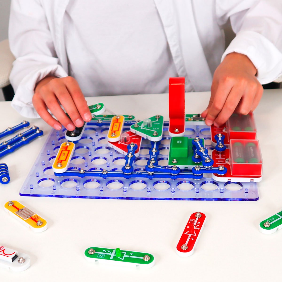 Photo of Конструктор електронний DOKA 320 схем